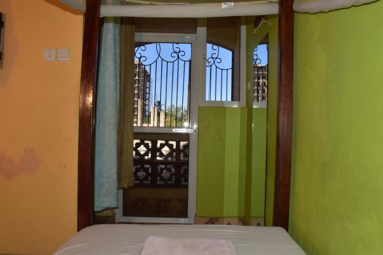מלון מומבסה Viriko Boarding House מראה חיצוני תמונה