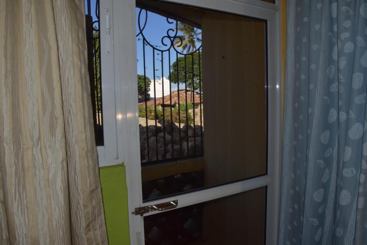 מלון מומבסה Viriko Boarding House מראה חיצוני תמונה