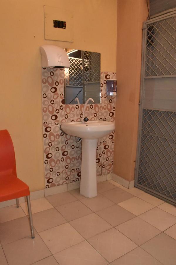 מלון מומבסה Viriko Boarding House מראה חיצוני תמונה